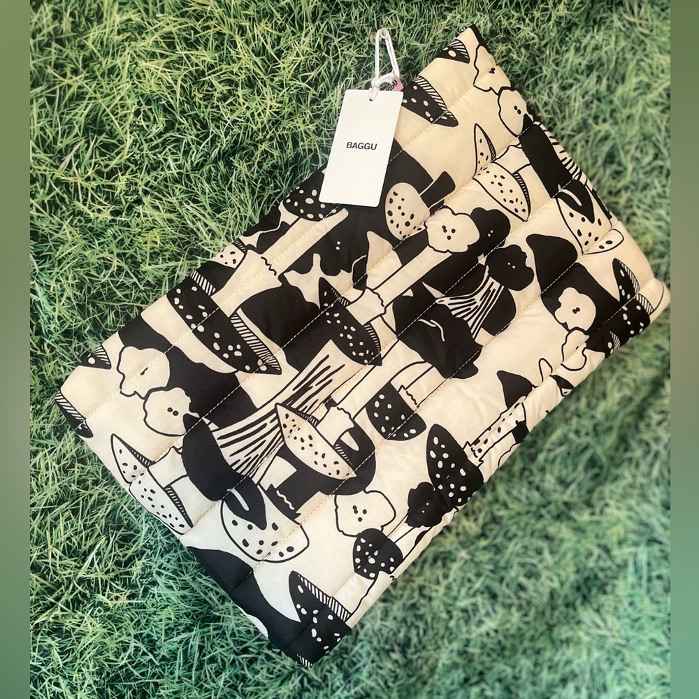 BAGGU MUSHROOM LAPTOP CASE